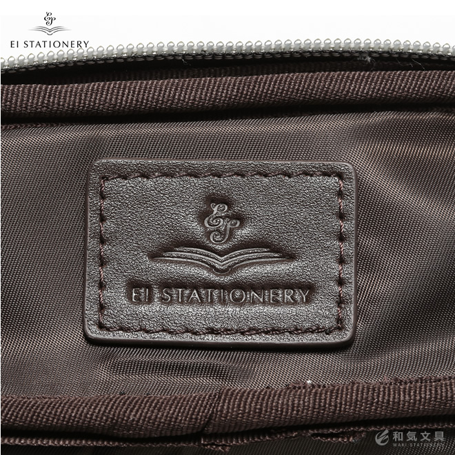 本革仕様のストラップ