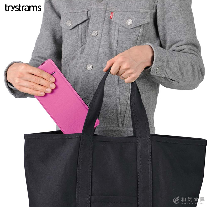 カバンに気軽に入れられる