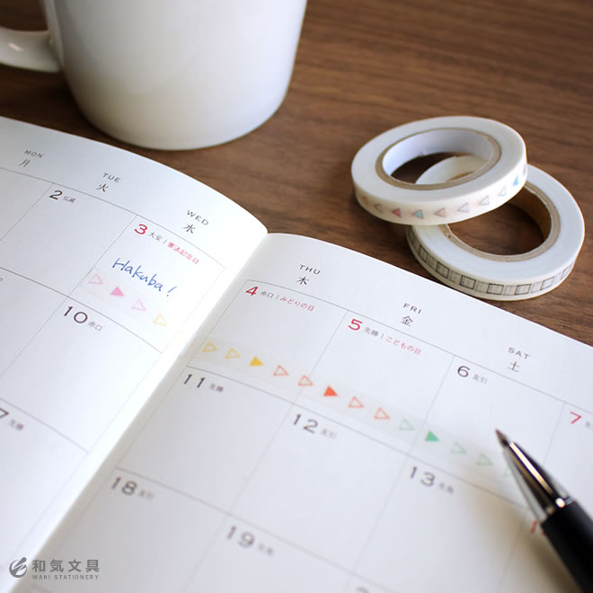 <b>クレヨンタッチがかわいい手帳に便利なマスキングテープ</b>クレヨンタッチのカラフルでかわいいマスキングテープは手帳にピッタリ！矢印タイプは旅行や出張など日をまたぐ予定に。