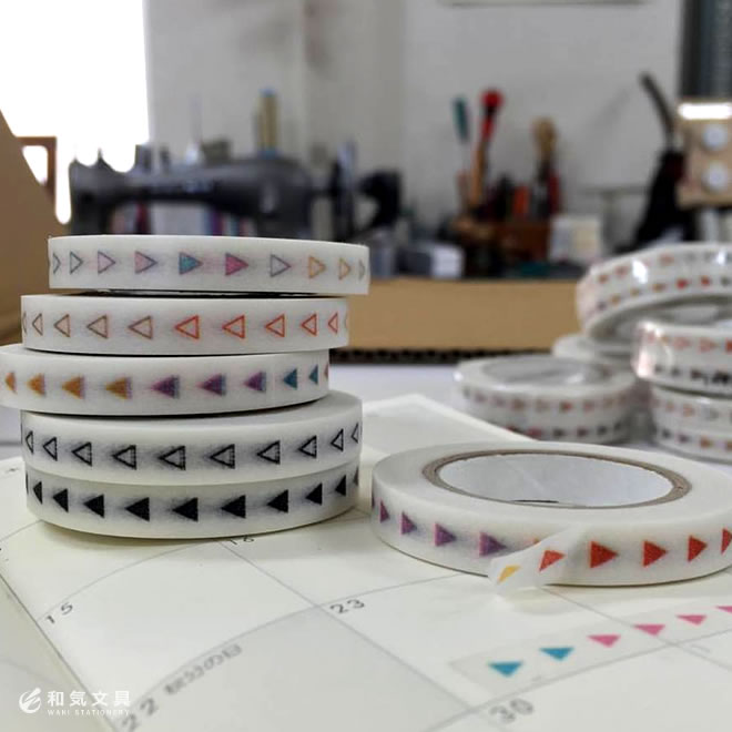 <b>ビジネスでもプライベートでも使える！楽しいアイデアが浮かびそう</b>カラフルなクレヨンタッチですが、やさしい色なのでビジネスシーンでもOK！lineタイプは上から色を塗ってもかわいいですね。