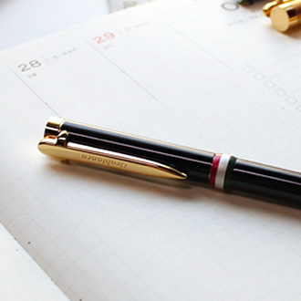 <b>クリップに刻まれたロゴの刻印</b>クリップには、「Orobianco」の刻印が刻まれています。