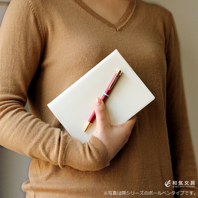 シンプルで高品質な１本なので、ビジネスの場面でも活躍します。