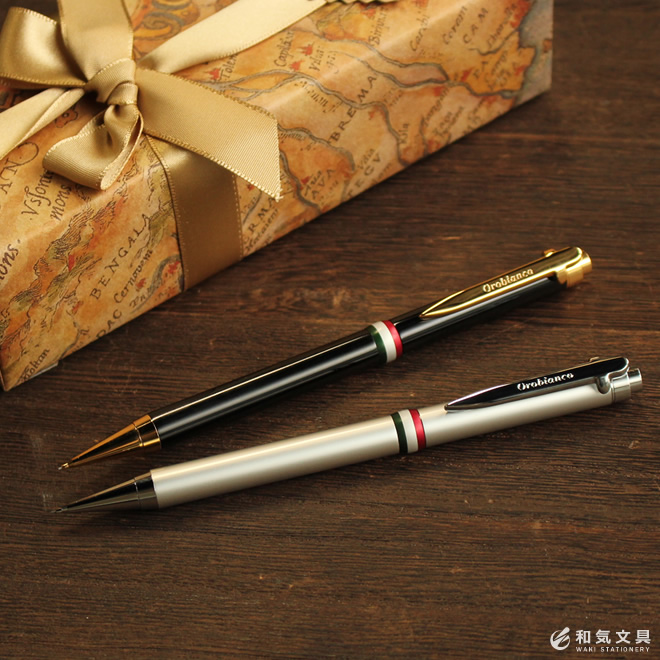 オロビアンコ専用の化粧箱付でギフトにもおすすめな商品です。