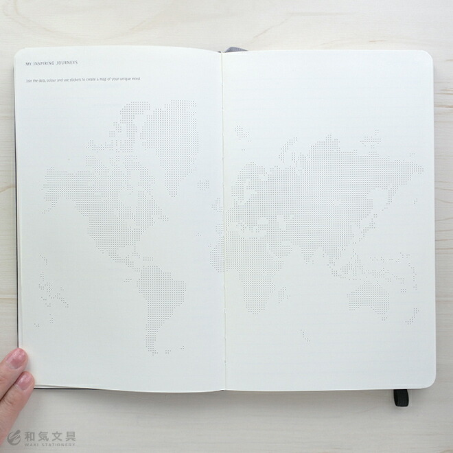 ドットで描かれた世界地図のページ。
