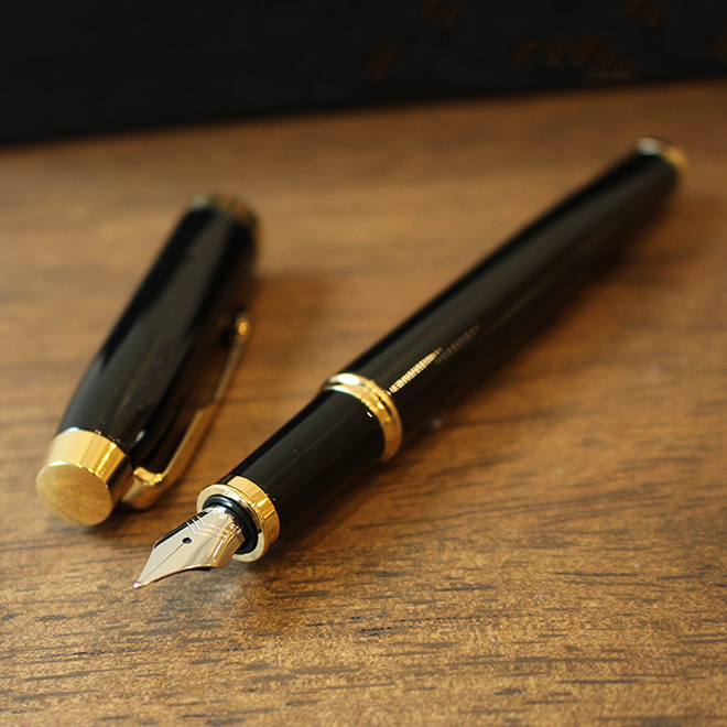 セットの万年筆には、和気文具の万年筆ランキングでも上位にランクインする「パーカー」のアイエムを採用。