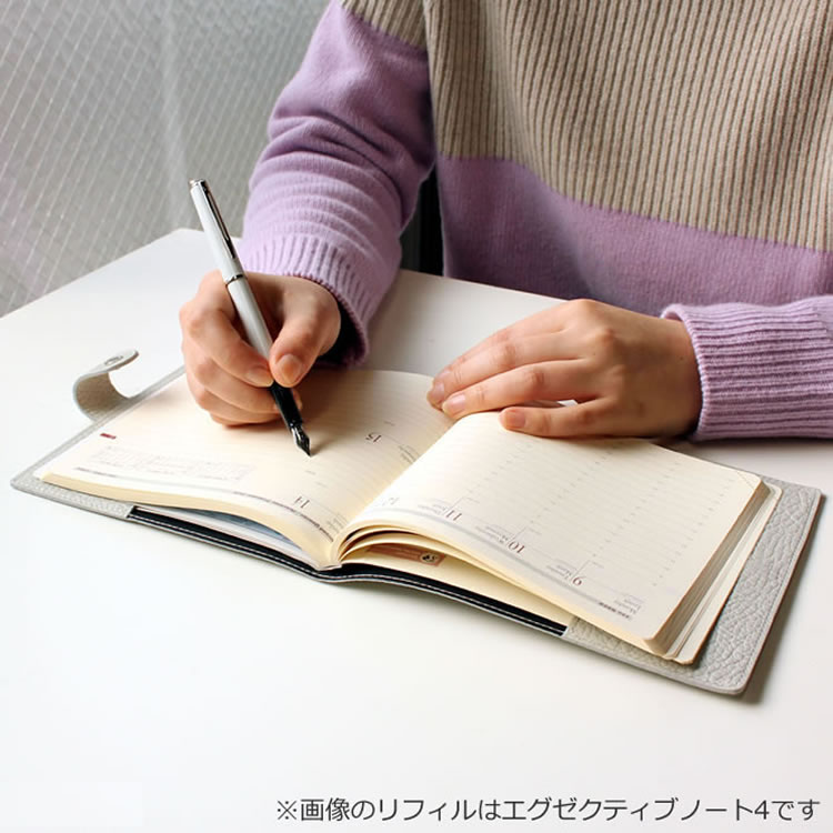 <b>上品でシックなカラーで染め上げたワンランク上の本革手帳</b>フランスのお洒落な手帳「クオバディス」エグゼクティブサイズを収納できる本革手帳。