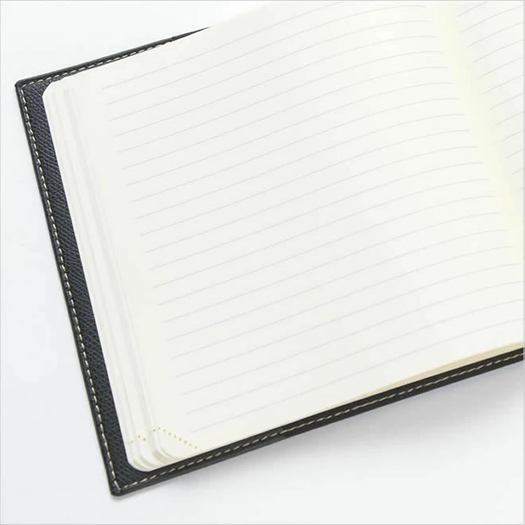 <b>ノートページもあります</b>ミーティングノートや日記帳など、様々な用途に使えるノートページもあります。