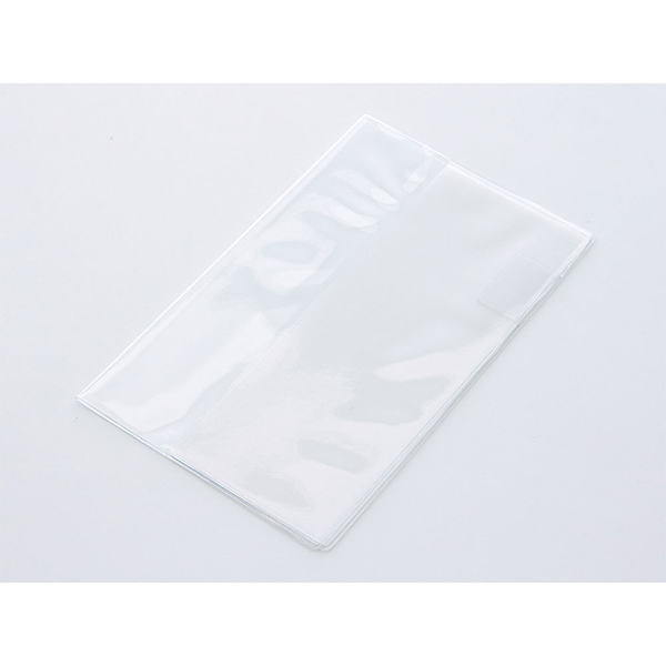 クリーム色のMDノートをやさしく包む、PVC製の専用カバーです。