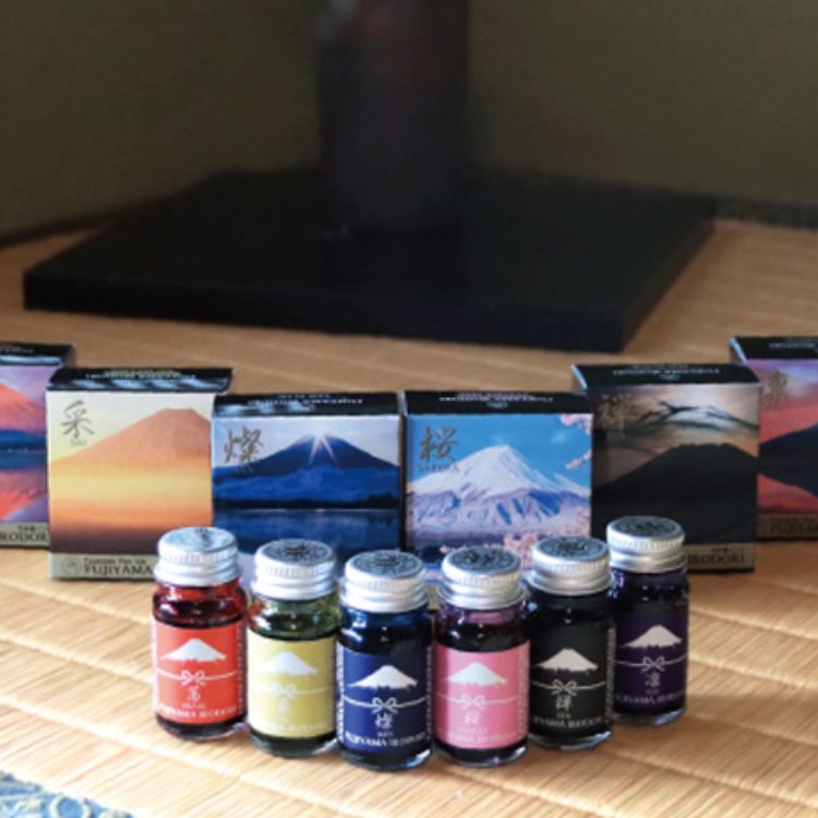 <b>美しい６つの富士山の表情</b>お部屋に飾っても素敵なパッケージですよね。