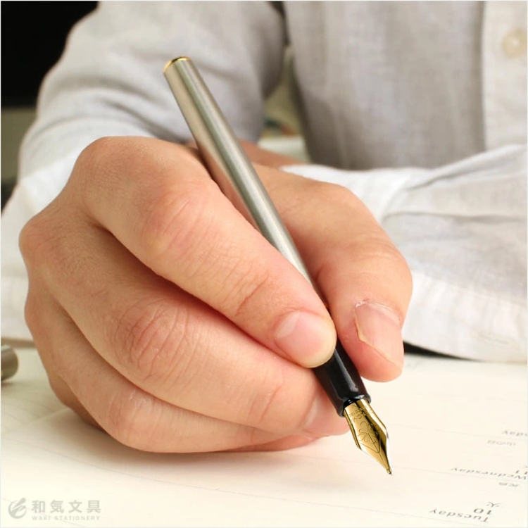 今から100年近く前のドイツで生まれたディプロマット、1958年には、ドイツ市場で初めて「カートリッジ式の万年筆」を導入したブランドなんです。