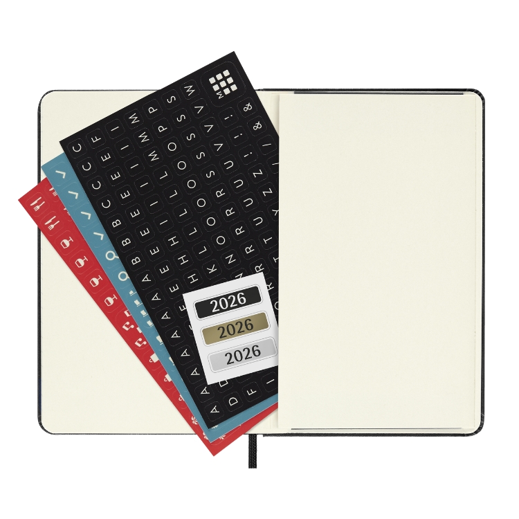 <b>マチ付きポケットでメモや名刺をストック</b>モレスキン定番の拡張ポケット。