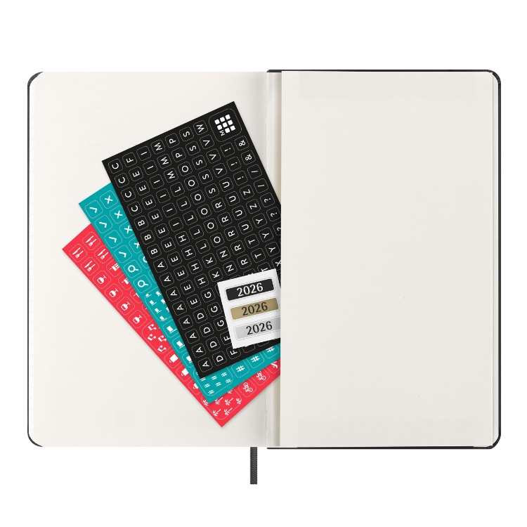 <b>マチ付きポケットでメモや名刺をストック</b>モレスキン定番の拡張ポケット。