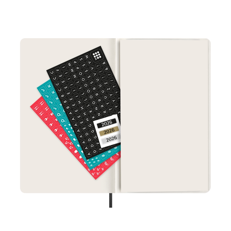 <b>マチ付きポケットでメモや名刺をストック</b>モレスキン定番の拡張ポケット。