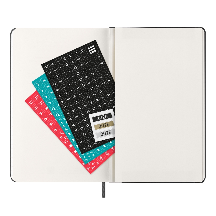 <b>マチ付きポケットでメモや名刺をストック</b>モレスキン定番の拡張ポケット。