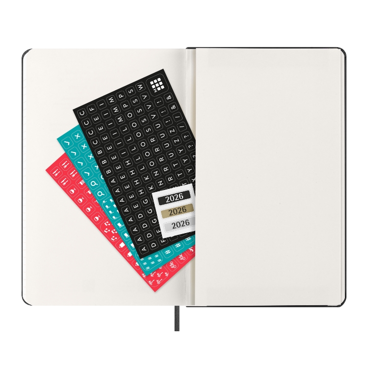 <b>マチ付きポケットでメモや名刺をストック</b>モレスキン定番の拡張ポケット。