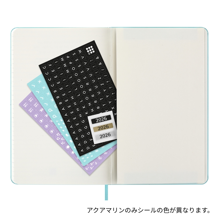 <b>マチ付きポケットでメモや名刺をストック</b>モレスキン定番の拡張ポケット。