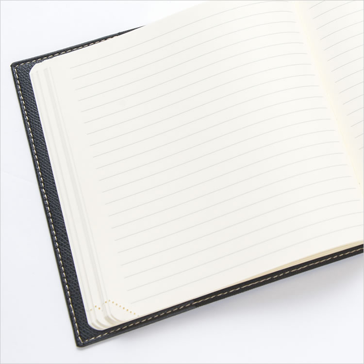 <b>ノートページもあります</b>ミーティングノートや日記帳など、様々な用途に使えるノートページもあります。