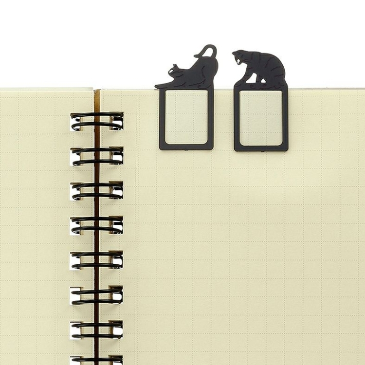 留めるとモチーフが上部に見えるデザインで、栞としても使えます。