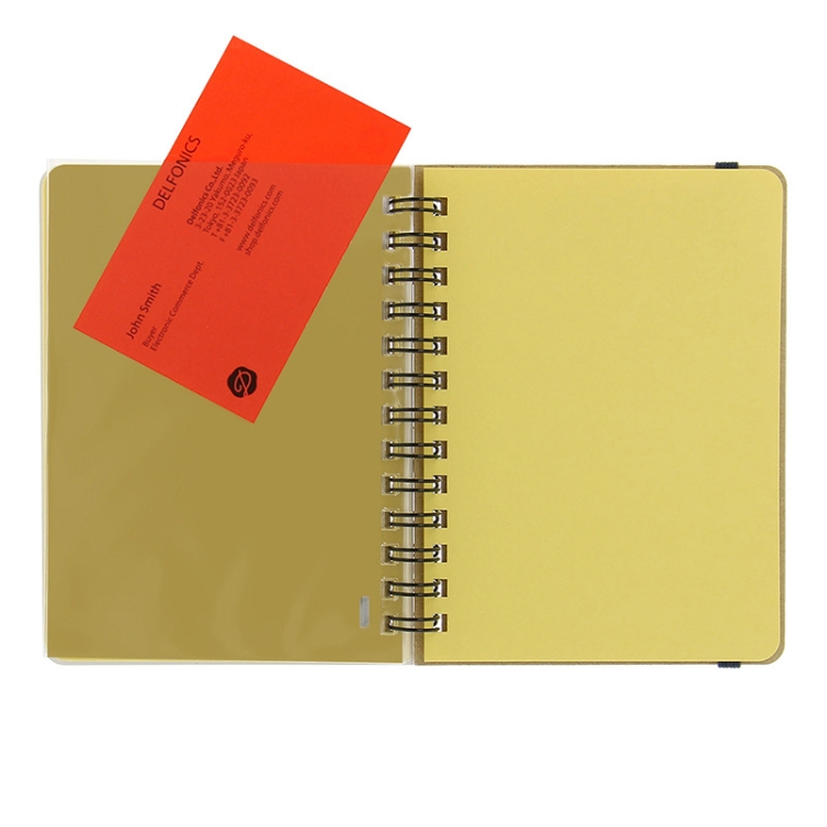 巻末にはクリアポケットが付いています。