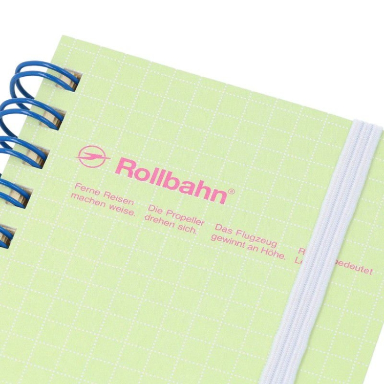 爽やかなパステルカラーをベースに、どこか懐かしさも感じるカラーリング。