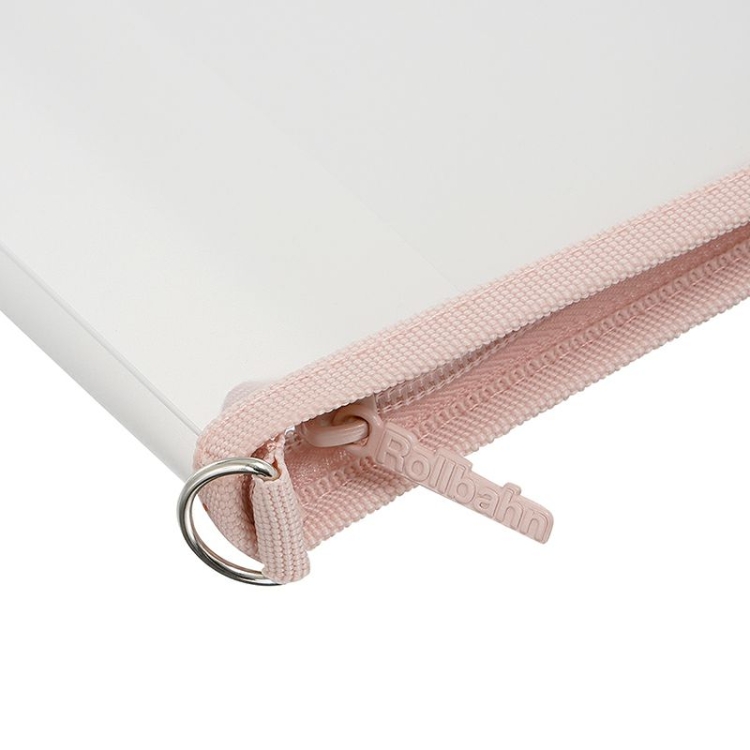 ロゴをあしらった引手がポイントです。