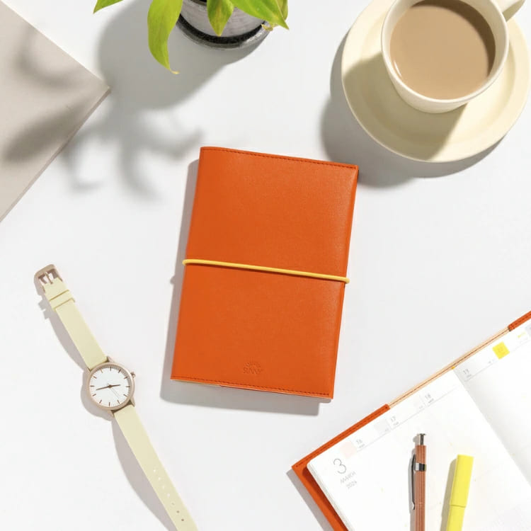 ＼このカバーが手に入るのは和気文具だけ！／カバーとゴムバンドの色の組み合わせを和気文具スタッフで一生懸命に検討した限定のカラーです！！