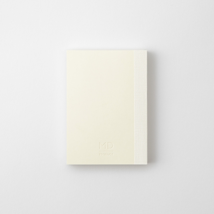 本文だけでなく表紙や見返しにもMD用紙を使用。