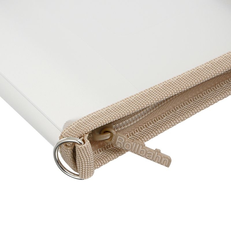 ロゴをあしらった引手がポイントです。