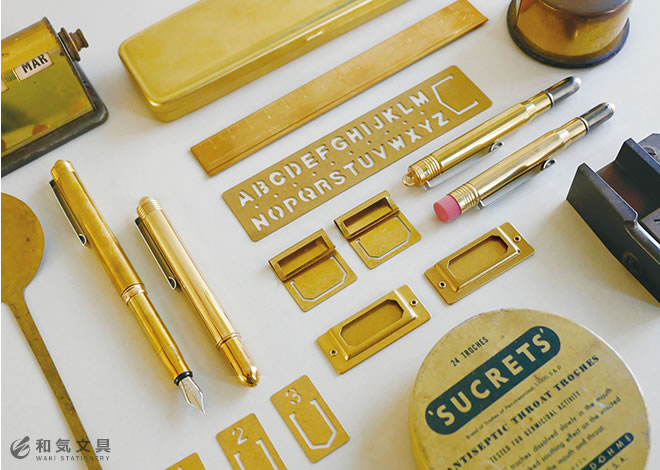 使う人、環境によってひとつひとつ変化が異なる真鍮は、使い込むことによって生まれる独特な味わいが魅力です。