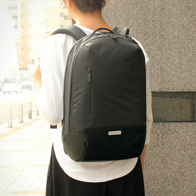 防水性のナイロンを使っているので普段使いにもピッタリです！<b>手提げにもできます</b>