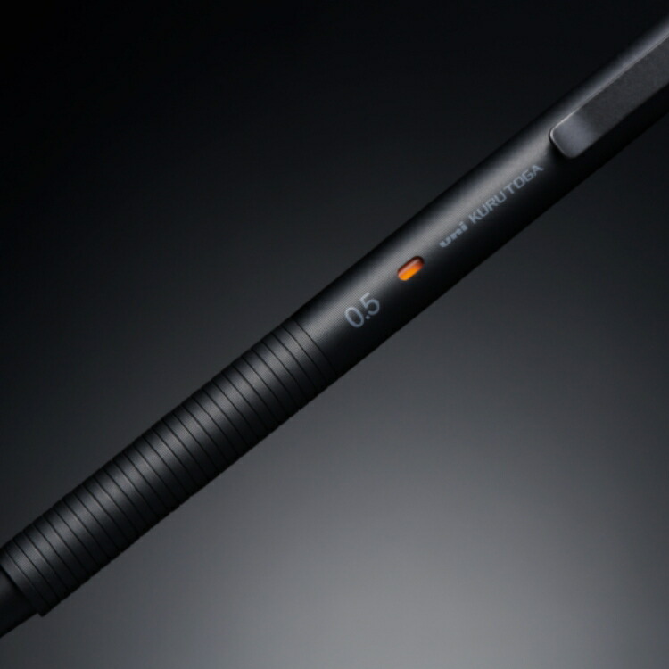 グリップにはブラスト処理に加え、細かい引き目を入れることで握りやすさとデザイン性を両立。