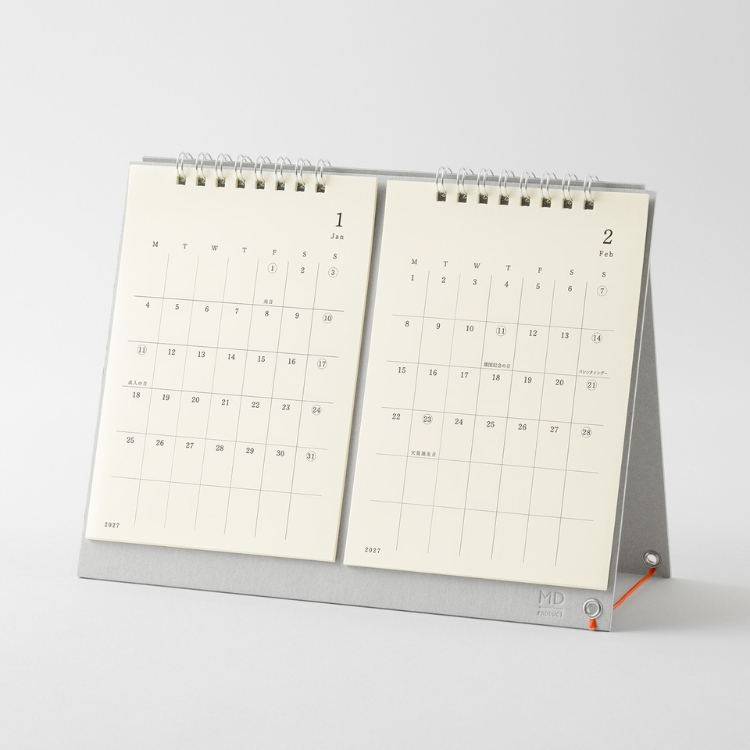 書いている実感を噛みしめられる、そんな絶妙な風合いと、万年筆で書いても裏抜けやにじみがしにくいという品質にこだわって仕上げた「MD用紙」。