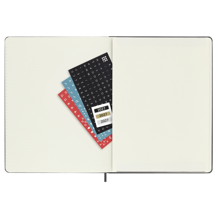 <b>マチ付きポケットでメモや名刺をストック</b>モレスキン定番の拡張ポケット。